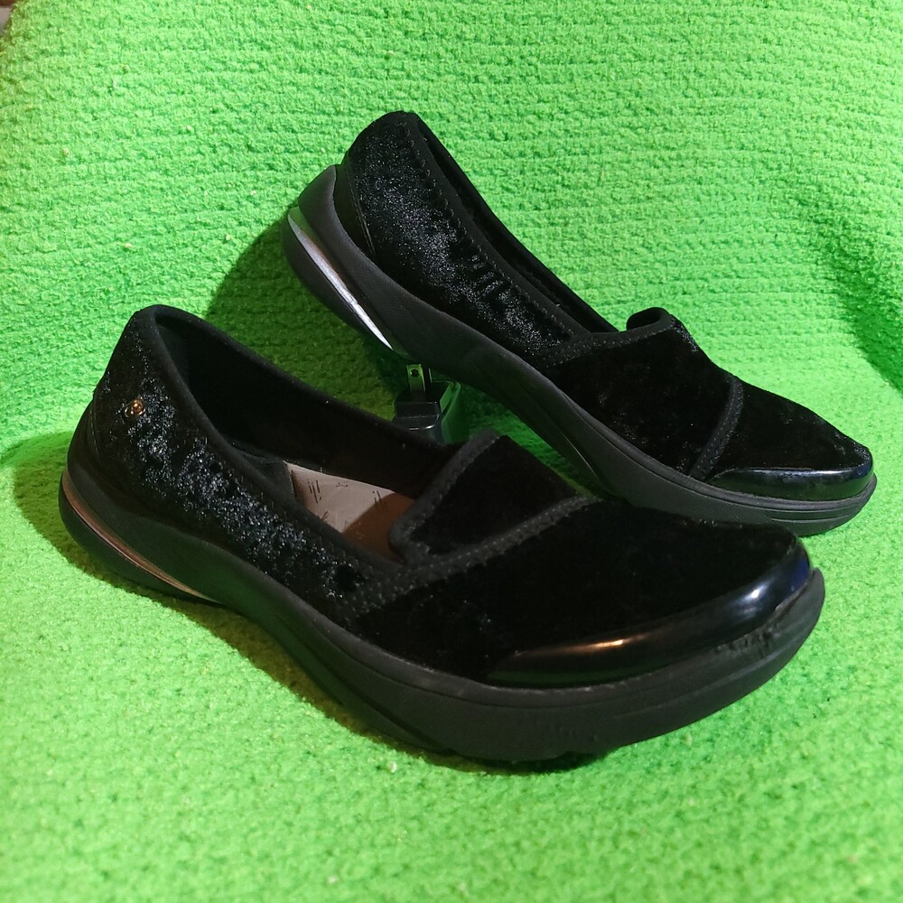 B zees Black Velvet Slip-On Loafers Size 8 Women's Shoes
